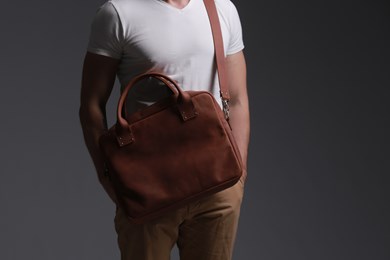 MESSENGER BAG // HOT BROWN