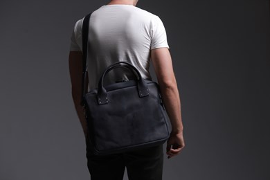 MESSENGER BAG // NAVY BLUE